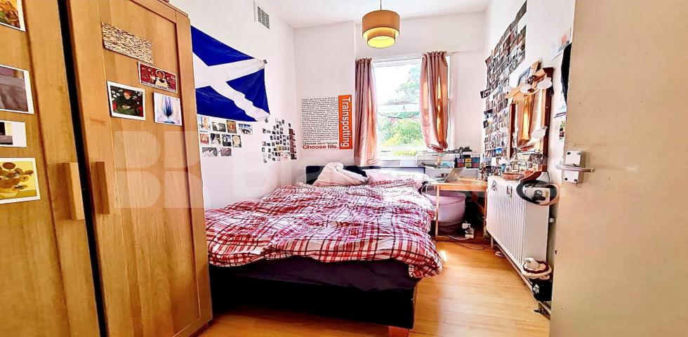 			NEW INSTRUCTION, 3 Bedroom, 1 bath, 1 reception Flat			 Hillmarton Road, HILLMARTON CONSERVATION